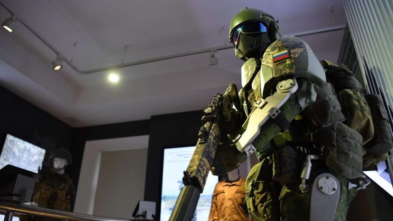 شركة "آرموكوم" الروسية تعلن عن مشروع إنشاء بدلة "الرجل الحديدي" للجيش الروسي