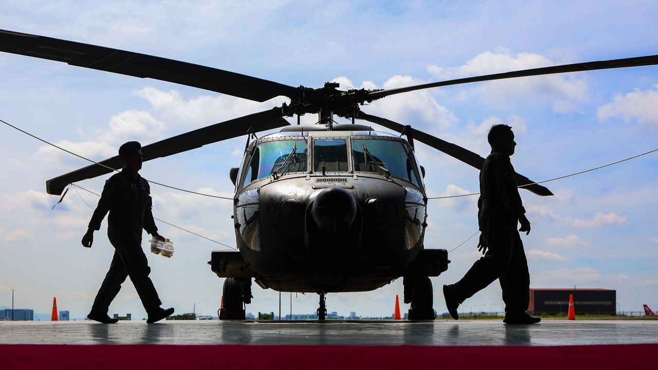 القوات الجوية الفلبينية تتلقى 5 مروحيات إضافية من طراز "بلاك هوك"