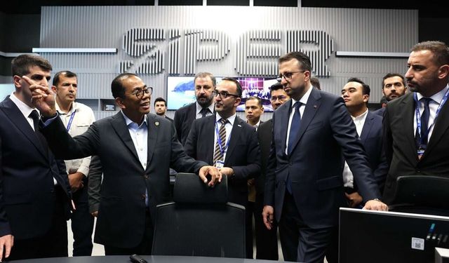 وزير الدفاع الماليزي يزور شركة "أسيلسان" التركية