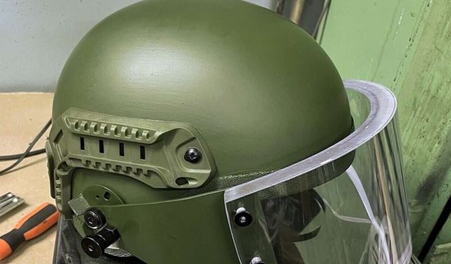 شركة "كلاشينكوف" تكشف عن خوذة جديدة مصنوعة من التيتانيوم