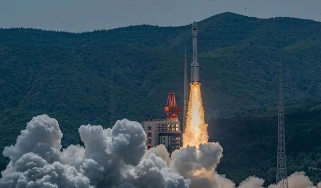 الصين تطلق أقمار صناعية جديدة لمنافسة ستارلينك
