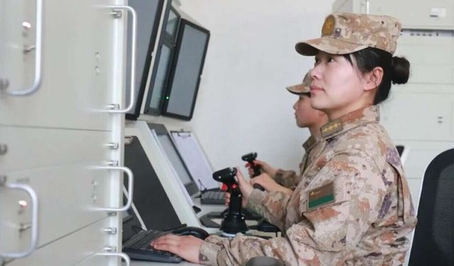 الصين تطوّر طائرة مسيرة انتحارية بعيدة المدى وقد تتفوق على منافستها الأمريكية