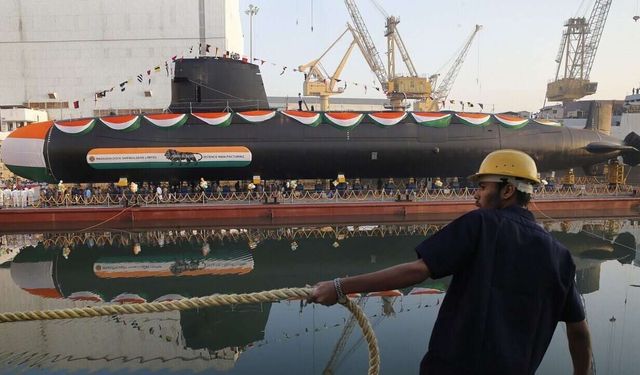 الهند تدشن رابع غواصة نووية صاروخية