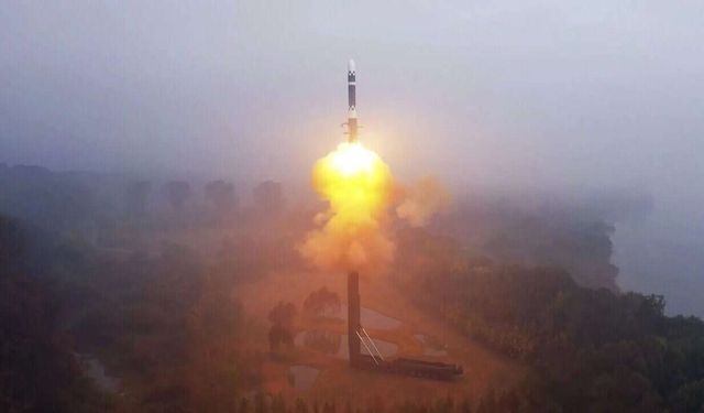 كوريا الشمالية تعلن نجاح اطلاق صاروخ باليستي جديد عابر للقارات