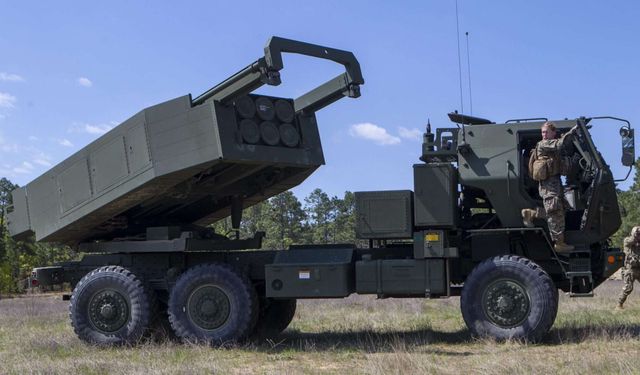 إيطاليا تشتري 14 راجمة صواريخ إضافية من طراز "هيمارس"