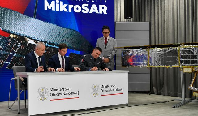 بـ227 مليون دولار.. بولندا تعزز قدراتها الدفاعاية بصفقة أقمار صناعية