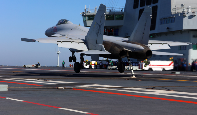 حاملة الطائرات الصينية "فوجيان" تكمل أول تجارب إطلاق الطائرات بمساعدة المنجنيق الكهرومغناطيسي