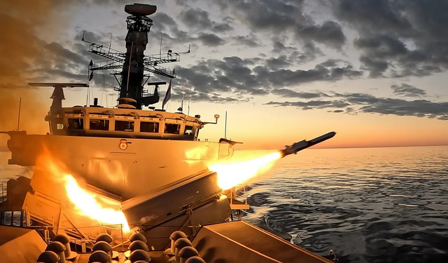 البحرية الملكية البريطانية تختبر إطلاق صاروخ "نافال سترايك" لأول مرة