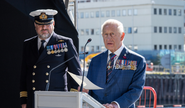 الملك تشارلز يدشّن غواصة هجومية جديدة لصالح البحرية الملكية