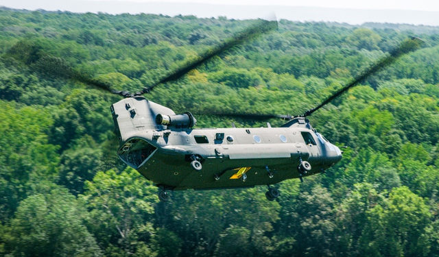 الجيش الأمريكي يشتري تسع مروحيات جديدة من طراز "شينوك" من بوينغ