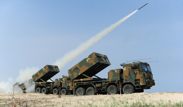 إستونيا تحصل على راجمات الصواريخ "تشونمو" الكورية الجنوبية