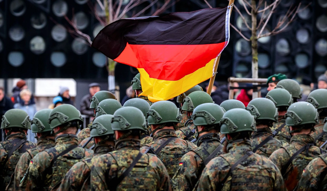 ألمانيا تخطط لإنفاق مليارات اليوروهات على الملابس والمركبات العسكرية