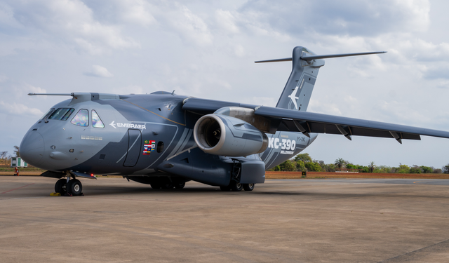 "إمبراير" تعرض طائرتها "كيه سي-390 ميلينيوم" بحلتها الجديدة لأول مرة في معرض دبي للطيران