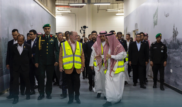 ملك ماليزيا يزور الشركة السعودية للصناعات العسكرية "سامي"