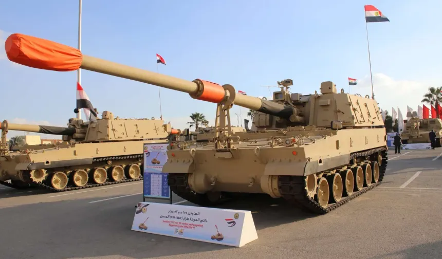 مدفع الهاوتزر الكوري "كيه 9" يحظى باهتمام كبير خلال إيديكس 2025