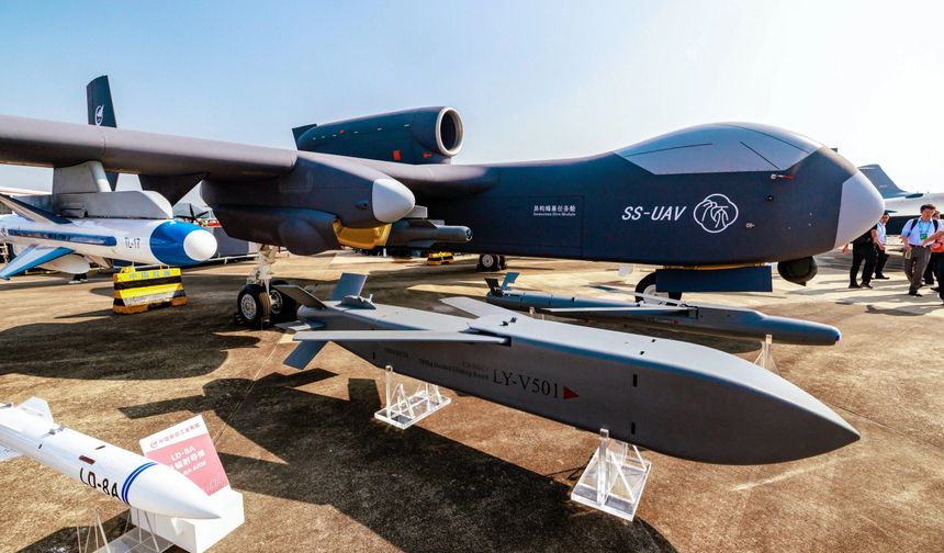 أول حاملة مسيّرات صينية تنفذ اختباراً جوياً ناجحاً