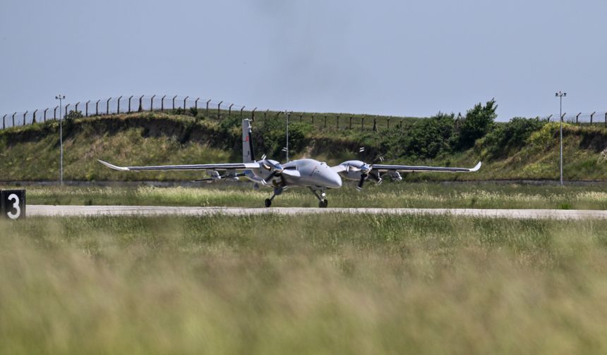 مُسيّرة أقينجي التركية تنجح في اختبار إطلاق ذخائر محلية الصنع