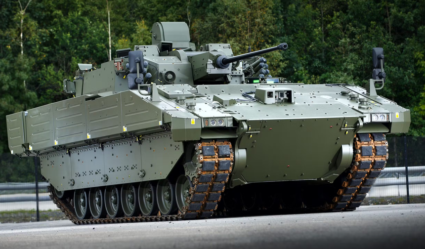 بعد تأخير دام ثماني سنوات.. الجيش البريطاني يعلن تسلّم أول دفعة من مركبات "أجاكس" المدرعة