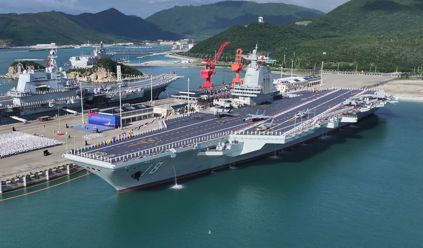 الصين تدشن حاملة الطائرات الجديدة "فوجيان"